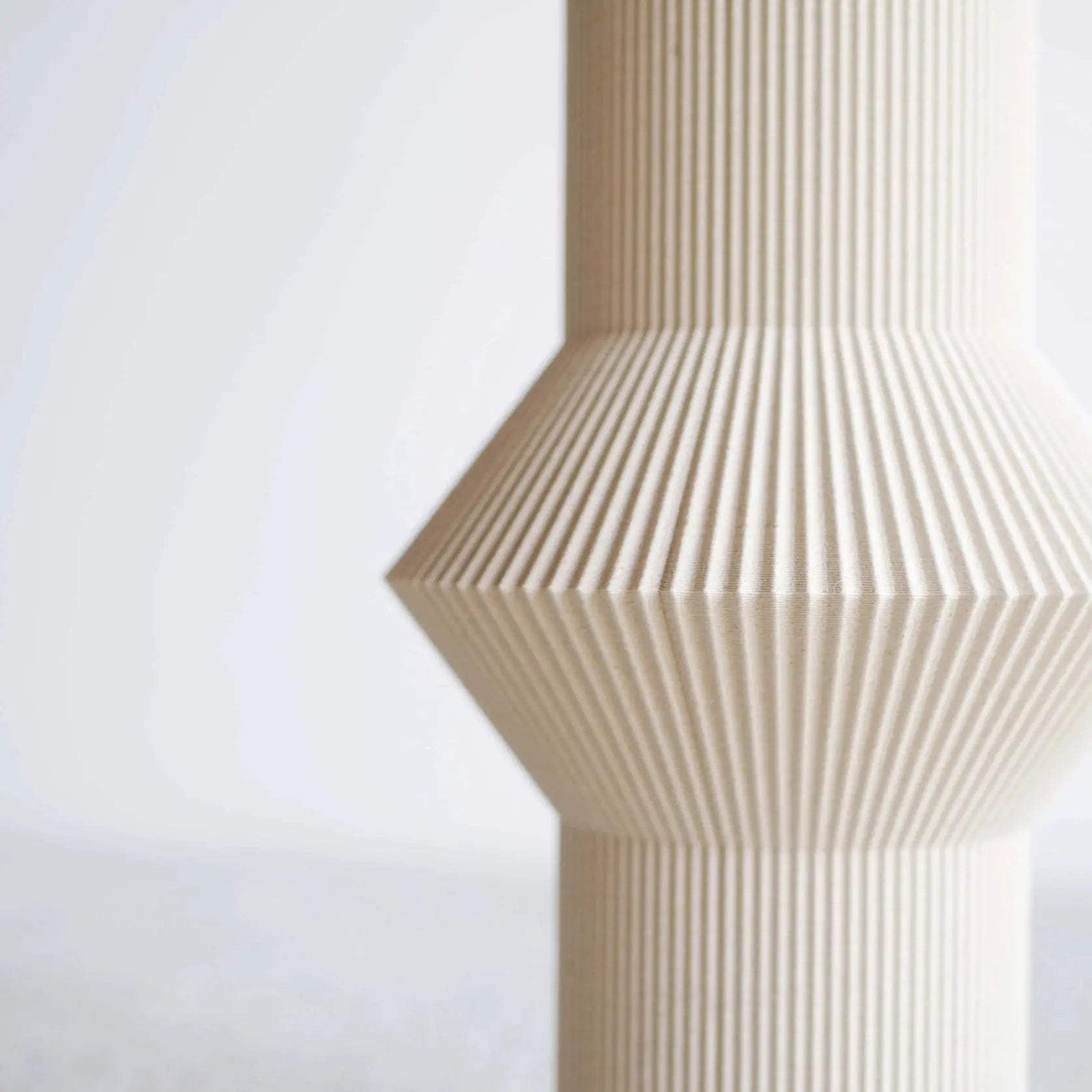 Vase en bois recyclé HOI, design d'inspiration asiatique MINIMUM DESIGN